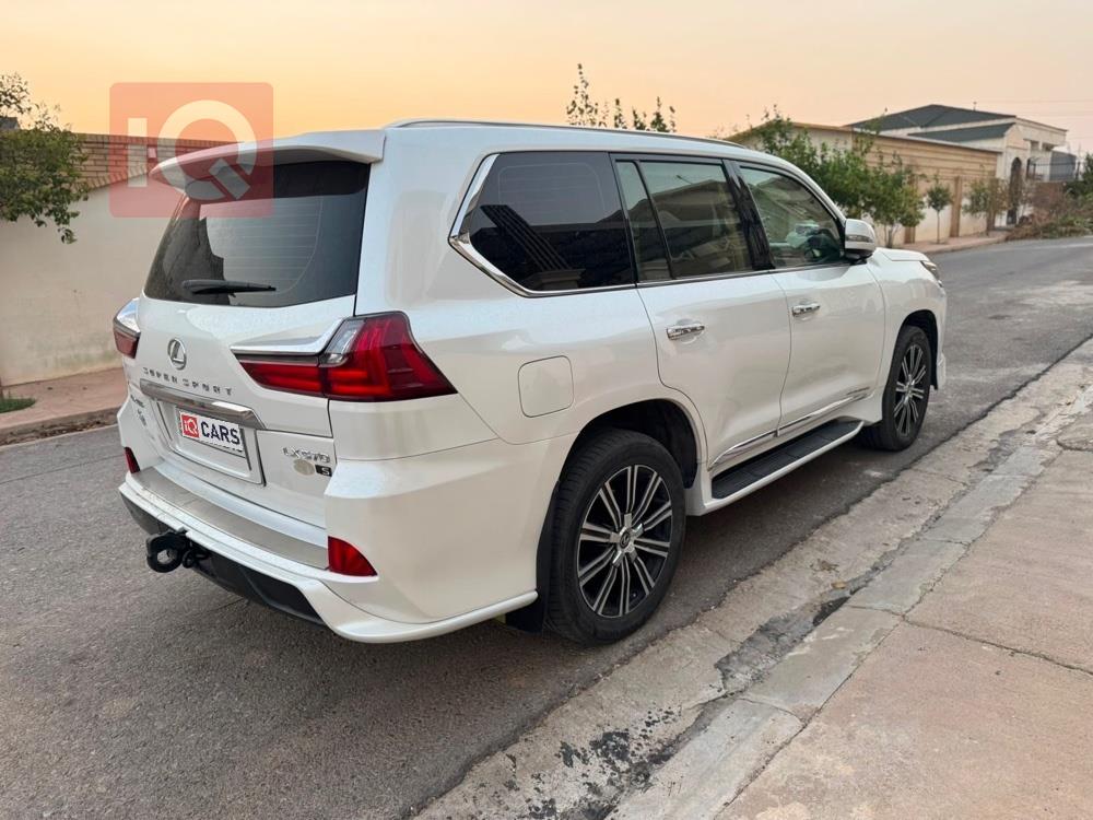 Lexus LX